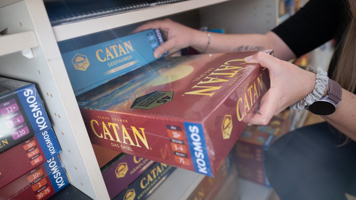 Netflix Pergi Semua masuk pada Catan, Dengan Aksi Langsung Dan Animasi Film Dan TV Seri Berencana